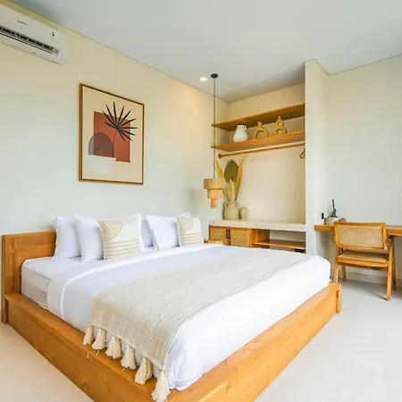 Luxe 4-Bedroom Villa - Private Pool & Fast Wi-Fi