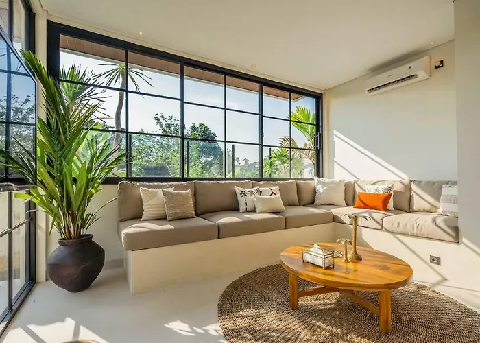 Luxe 4-bedroom - Private Pool & Fast Wi-fi *