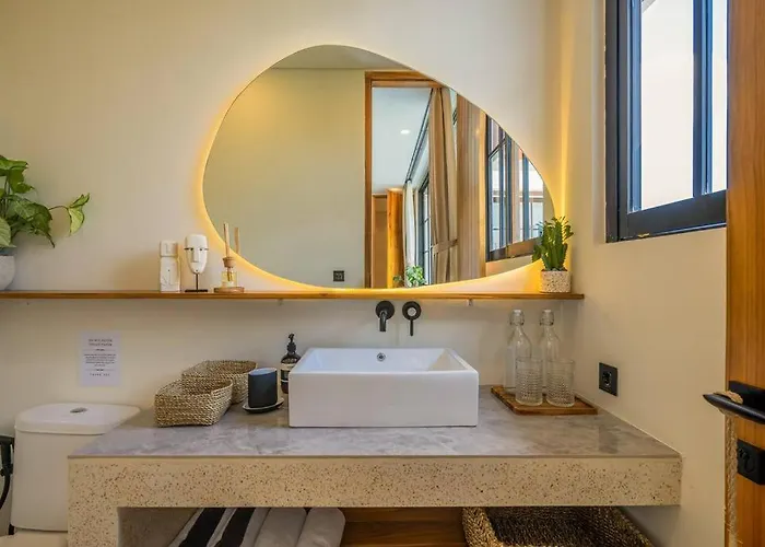 Luxe 4-bedroom - Private Pool & Fast Wi-fi ヴィラ チャングー