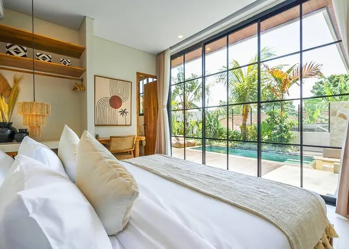 Luxe 4-bedroom - Private Pool & Fast Wi-fi チャングー