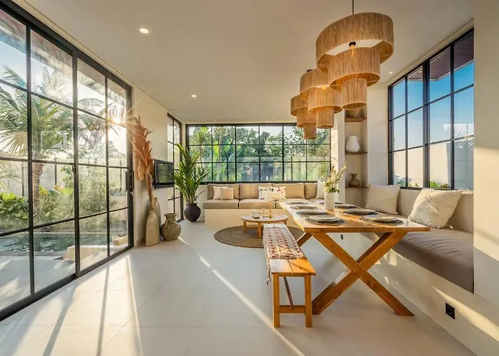 Luxe 4-bedroom - Private Pool & Fast Wi-fi