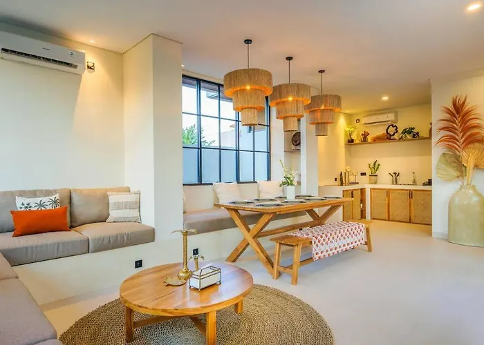Luxe 4-bedroom - Private Pool & Fast Wi-fi *