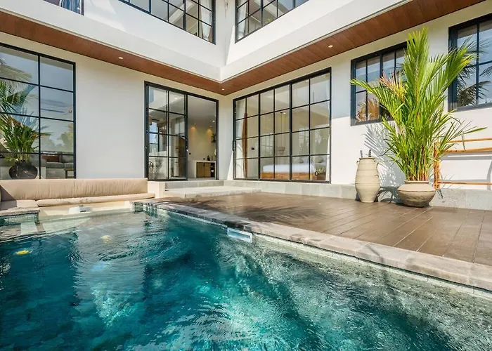 Luxe 4-bedroom - Private Pool & Fast Wi-fi ヴィラ チャングー